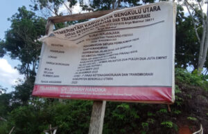 Wow.!! Belun satu tahun proyek milik Disnakertrans Bengkulu Utara sudah rusak parah