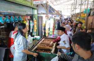 Sambangi Pasar Sekip, Prima Salam: Harga Sembako Relatif Stabil, Aman