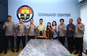 Bidhumas Polda Sumsel Terima Hibah Lensa Kamera Tele dari Divisi Humas Polri