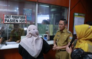 Ratu Dewa Luncurkan ‘Jumputan Abang’, Warga Palembang Bisa Berobat Gratis & Dijemput ke Rumah