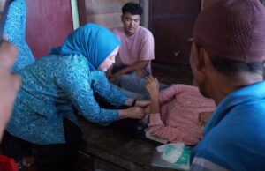 Ketua PKK Kota Palembang trobos banjir demi bantu warga