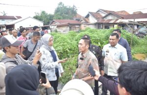 Tunaikan Janji Politik, Walikota Palembang Ratu Dewa Perbaiki Rumah Tidak Layak Huni Dengan Kocek Pribadi