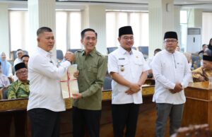 Resmi Terima Sertifikat Aset dari BPN, Ratu Dewa Targetkan Sertifikasi Aset Pemkot Terus Bertambah