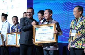 Terima Penghargaan Dari Perpamsi, Komitmen Wali Kota Palembang Menuju 100 Persen Sambungan Air Bersih