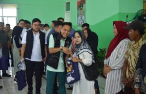 Ratu Dewa bersama Anggota Komisi IV DPR RI Salurkan Gemarikan di Kertapati