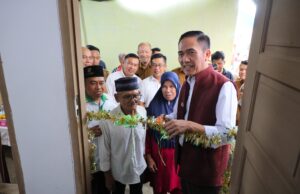 Gubuk Reyot Yunus Kini jadi Layak Huni, Ratu Dewa Serahkan Kunci Rumah Program Bedah Rumah