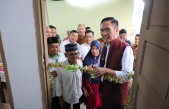 Gubuk Reyot Yunus Kini jadi Layak Huni, Ratu Dewa Serahkan Kunci Rumah Program Bedah Rumah