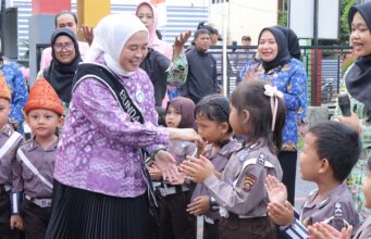 Hangatnya Momen Bunda PAUD Bercengkrama dan Membagikan KIA di TK Kemala Bhayangkari 01