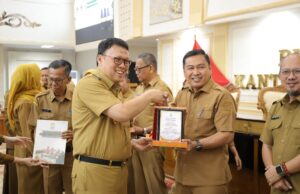 Sebanyak 10 OPD dan 4 Kecamatan Terima Piagam Penghargaan Pengelolaan Kearsipan