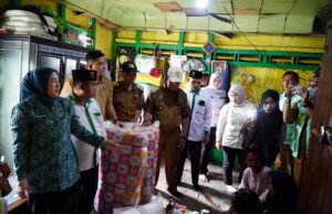 TP PKK-Baznas Kota Palembang Salurkan Bantuan Dana Buku untuk Siswa MI Darussalam