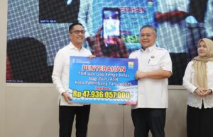 Ratu Dewa Cairkan Dana Tunjangan dan THR Rp47 Miliar untuk Guru Palembang: “Kado Akhir Tahun 2025