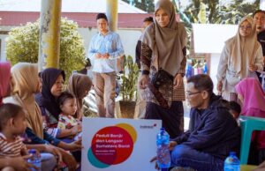 Indosat Ooredoo Hutchison Sigap Salurkan Bantuan Bantu Pemulihan Warga Korban Banjir dan Longsor di Padang Pariaman