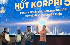 Fachmi Idris Terima Penghargaan Life Achiesement di KORPRI Award