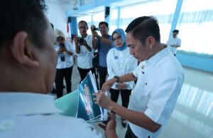 Percepat Digitalisasi, Wali Kota Palembang Ratu Dewa Tinjau Kantor Kominfo