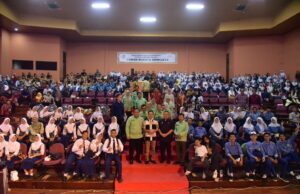 Kisah Hidup Wako Ratu Dewa Pukau Penonton dalam Drama Musikal “Nyanyian Anak dari Desa”