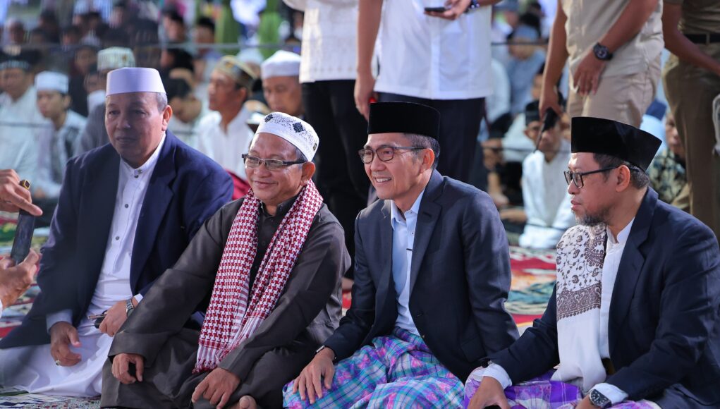 Ratu Dewa Ajak Warga Perkuat Persaudaraan Saat Salat Idulfitri di Masjid Agung Palembang