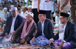 Ratu Dewa Ajak Warga Perkuat Persaudaraan Saat Salat Idulfitri di Masjid Agung Palembang