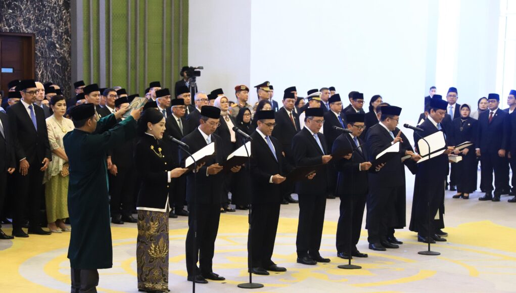 Tujuh Anggota Dewan Komisioner OJK Ucapkan Sumpah Jabatan