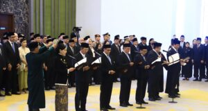 Tujuh Anggota Dewan Komisioner OJK Ucapkan Sumpah Jabatan