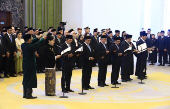 Tujuh Anggota Dewan Komisioner OJK Ucapkan Sumpah Jabatan