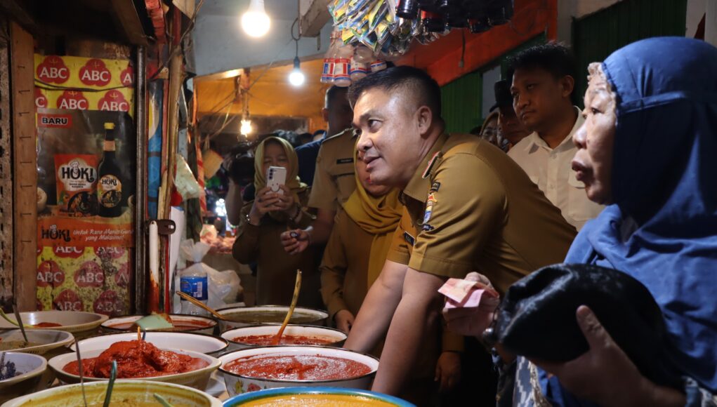 Sekda Aprizal Pimpin Sidak Pasar, Pastikan Stok Pangan Aman dan Harga Stabil Jelang Ramadan