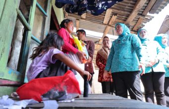 Cahaya Ramadhan Menyinari TPA Sukawinatan: PKK & DWP Palembang Tebar Berkah untuk Warga Pinggir Kota