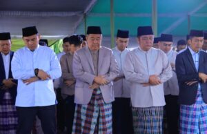 Salat Idul Fitri di Masjid Sultan Mahmud Badaruddin Jayo Wikramo, Ketua DPRD Andie Dinialdie, S.E., M.M.Tekankan Nilai Kebersamaan dan Kepedulian