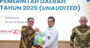 Palembang Pimpin Transparansi Keuangan Daerah,Ratu Dewa Serahkan LKPD 2025