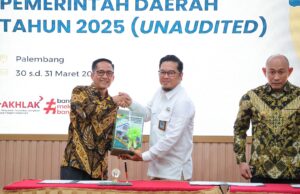 Palembang Pimpin Transparansi Keuangan Daerah,Ratu Dewa Serahkan LKPD 2025