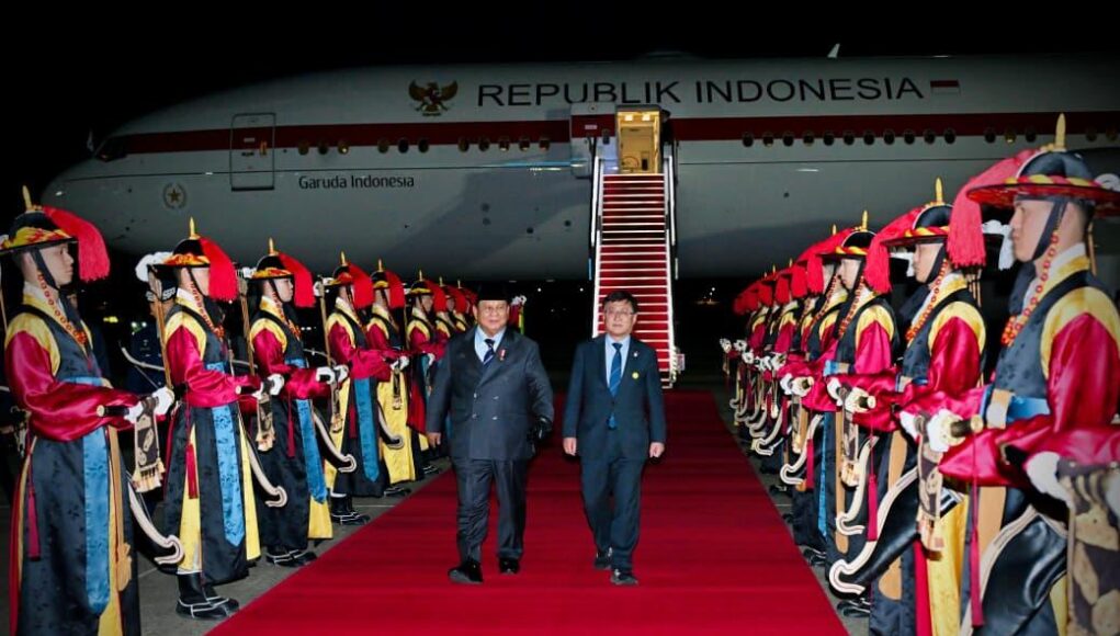 Presiden Prabowo Lanjutkan Diplomasi Asia Timur, Tiba di Seoul