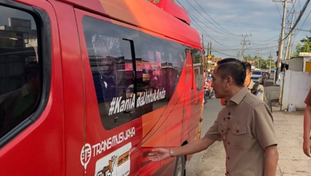 Wali Kota Tinggalkan Mobil Dinas, ASN Wajib Naik Angkot