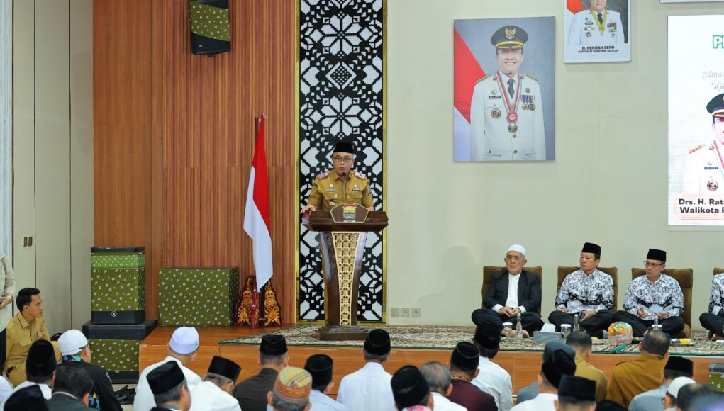 Sekda Palembang Pimpin Pelepasan Jemaah Haji PGRI, Doakan Jadi Haji Mabrur