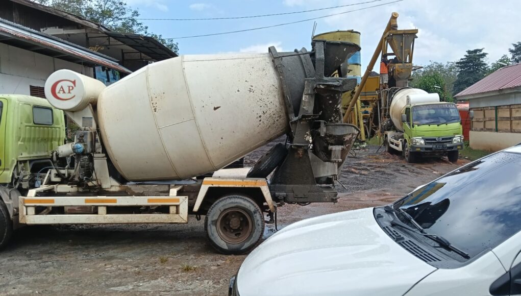 Debu, Bising, dan Beton: Warga Simpang Raja Tantang Legalitas Proyek Rp 11 Miliar