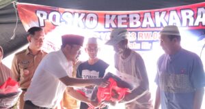 Wawako Palembang Prima Salam Tinjau Lokasi Kebakaran 1 Ilir, Serahkan Bantuan