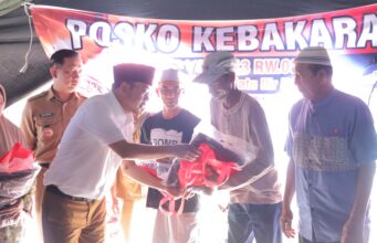 Wawako Palembang Prima Salam Tinjau Lokasi Kebakaran 1 Ilir, Serahkan Bantuan