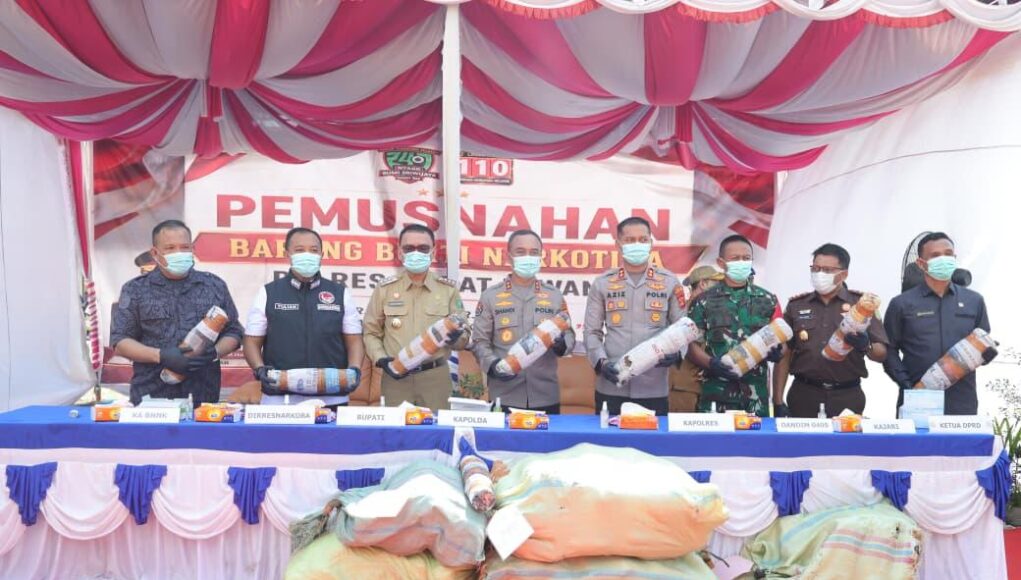 Komitmen Menuju Indonesia Emas 2045, Kapolda Sumsel Musnahkan Ratusan Kilogram Ganja