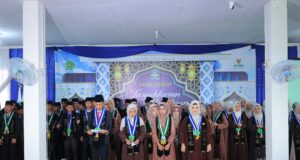 “Bersama Al Qur’an menembus peradaban” menjadi pesan utama yang mengakar dalam prosesi Tasyakuran Pelepasan 72 Siswa siswi MTS dan Tijarotal Lantabur
