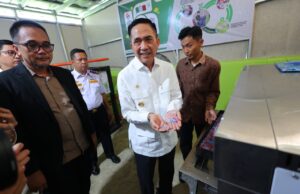 Wujudkan 1 Kelurahan 1 Bank Sampah, Walikota Palembang Ratu Dewa Serahkan Bantuan Sarpras ke 25 Bank Sampah Aktif