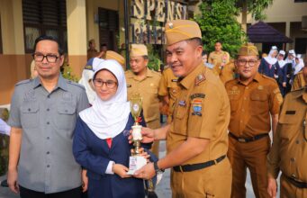Sekda Apresiasi Prestasi Nasional SMPN 1 Palembang di Ajang LMC 2026