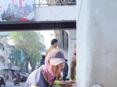 Sekda Aprizal Tinjau Pengecatan Trotoar Sudirman, Ajak Pengusaha Berkontribusi
