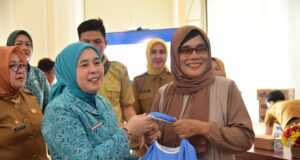 Ketua TP PKK Palembang Salurkan PMT bagi Ibu Hamil Risiko Stunting di Sako, Perkuat Intervensi Gizi 1.000 HPK