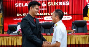 Wali Kota Palembang Hadiri Ujian Promosi Doktor Kurnia Saleh di FH Unsri