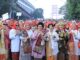 Ribuan Perempuan Padati Jembatan Ampera di Parade Kebaya dan Wastra/Songket