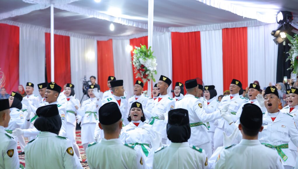 Usai 2 Minggu Karantina, Wali Murid Paskibraka Palembang Lepas Rindu di Malam Pengukuhan
