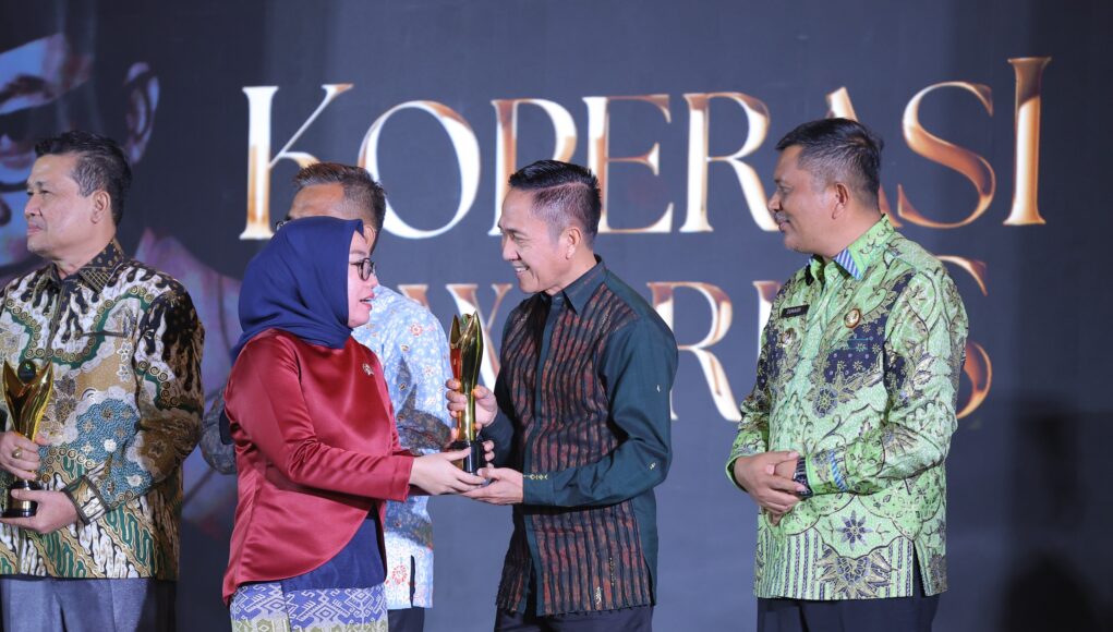Dorong KDKMP dan Berdayakan ASN, Wali Kota Ratu Dewa Raih Bakti Koperasi Nayaka Mahambara