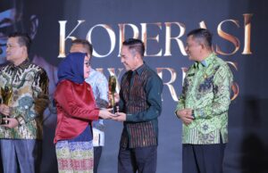 Dorong KDKMP dan Berdayakan ASN, Wali Kota Ratu Dewa Raih Bakti Koperasi Nayaka Mahambara