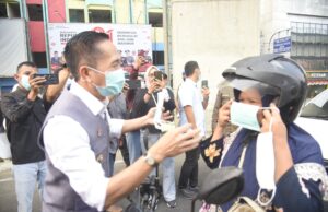 Ratu Dewa turun langsung bagikan masker ditengah kualitas udara Palembang yang memburuk