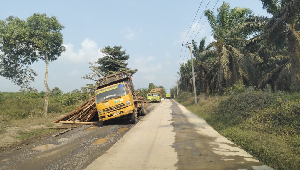 Proyek Mangkrak di PALI Makan Korban, Mirisnya Angkutan Penyandang Dana Yang Terguling
