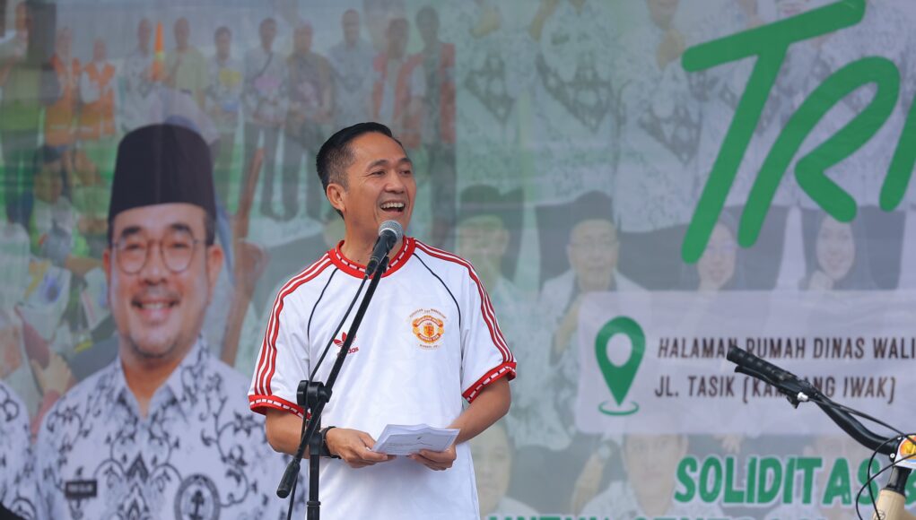 HUT RI ke-81: Ratu Dewa Pimpin Ribuan Pendidik PGRI Palembang Jalan Bareng, Teriakkan Semangat NKRI