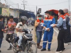 Respons Cepat Dampak Karhutla, PHE Jambi Merang Bagikan Masker ke Warga Sekitar